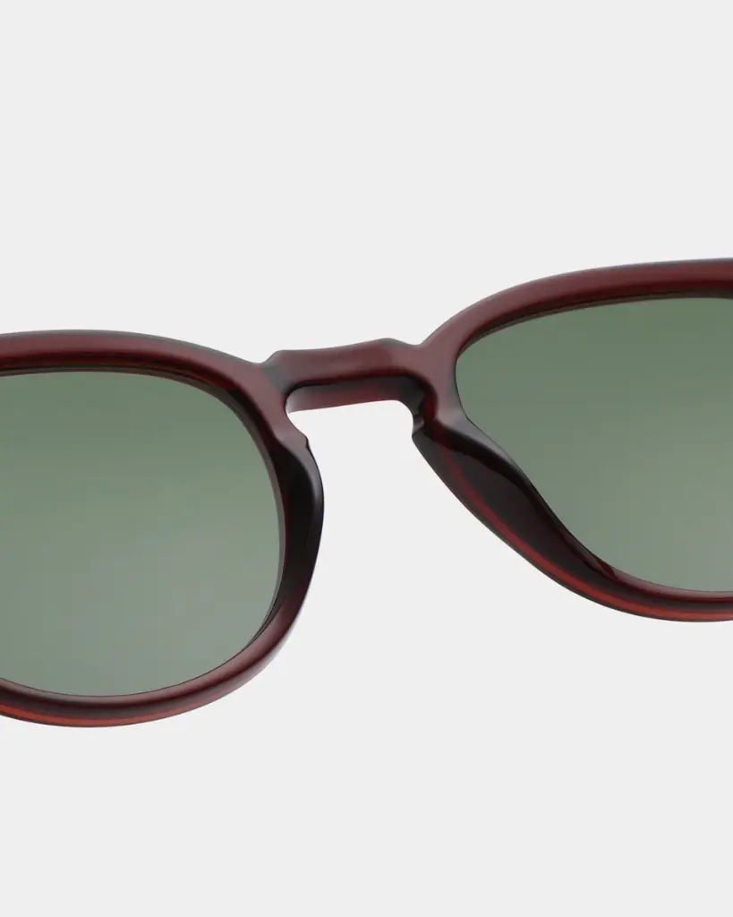 BATE BROWN TRANSPARENT 3.webp