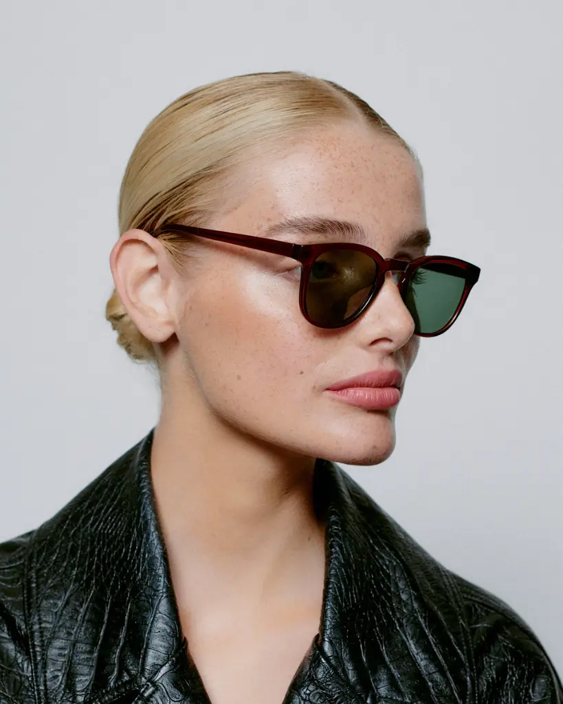 BATE BROWN TRANSPARENT 5.webp