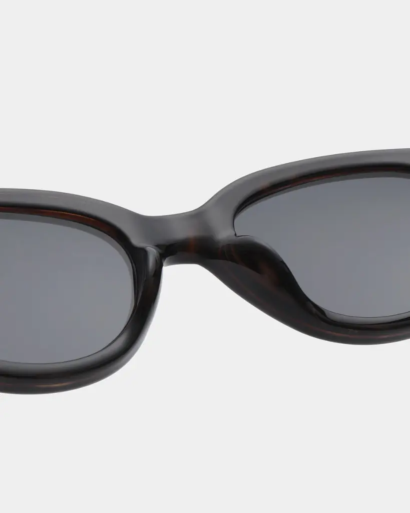 WINNIE BLACK 3.webp