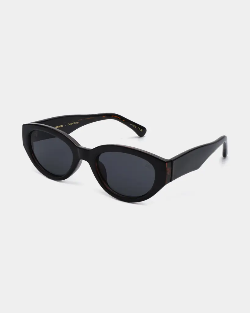 WINNIE BLACK 4.webp