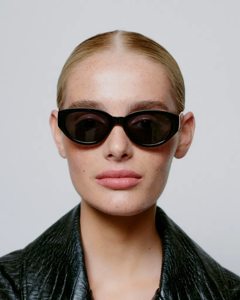 WINNIE BLACK 5.webp