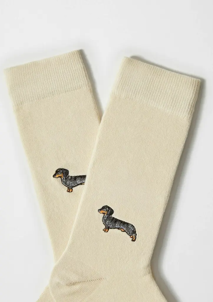 calcetines_beige_con_bordado_de_perros_2000x2000.webp