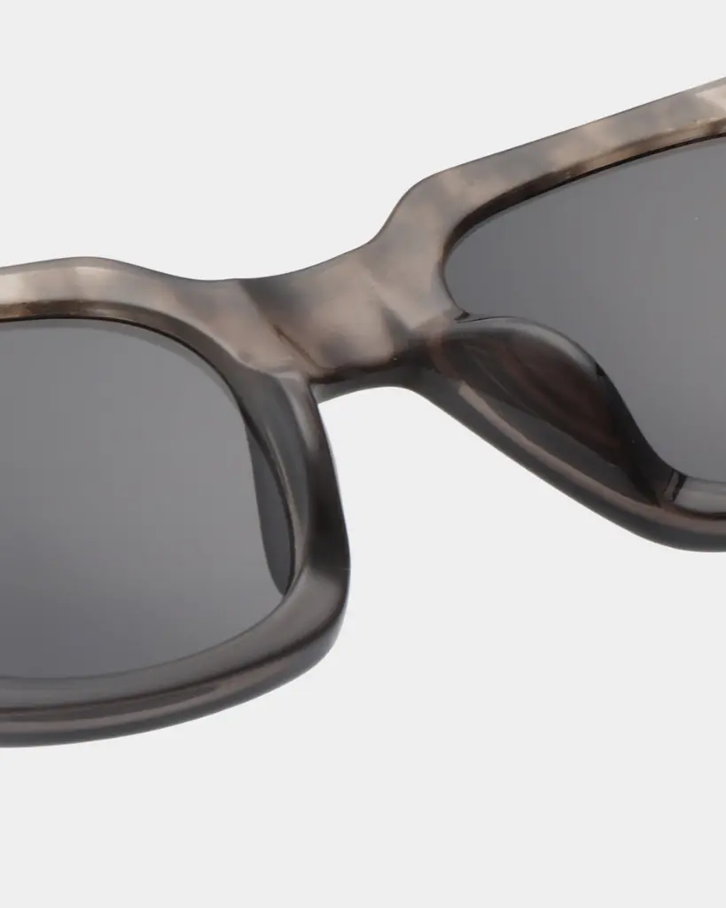 NANCY COQUINA GREY TRANSPARENT 3.webp