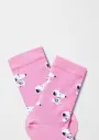 Calcetines_rosas_con_dibujos_de_Snoopy.webp